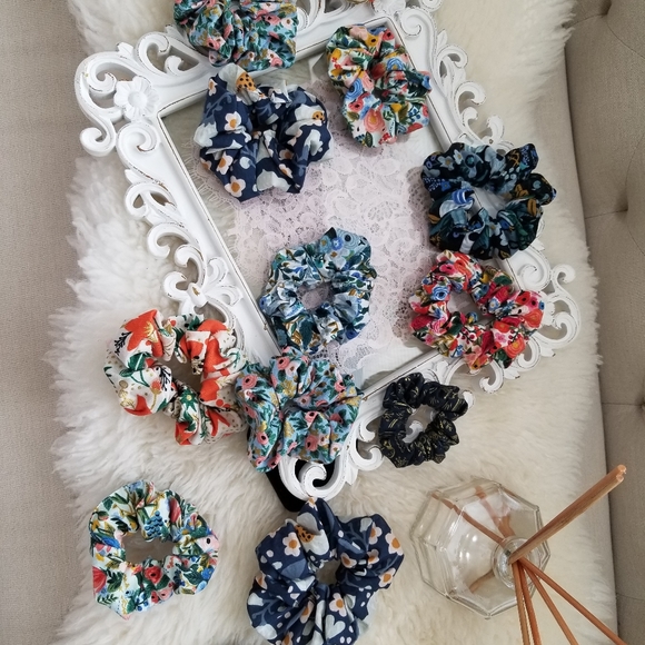 *3/$21* Scrunchie in Rifle Paper Co floral garden party - Picture 4 of 6